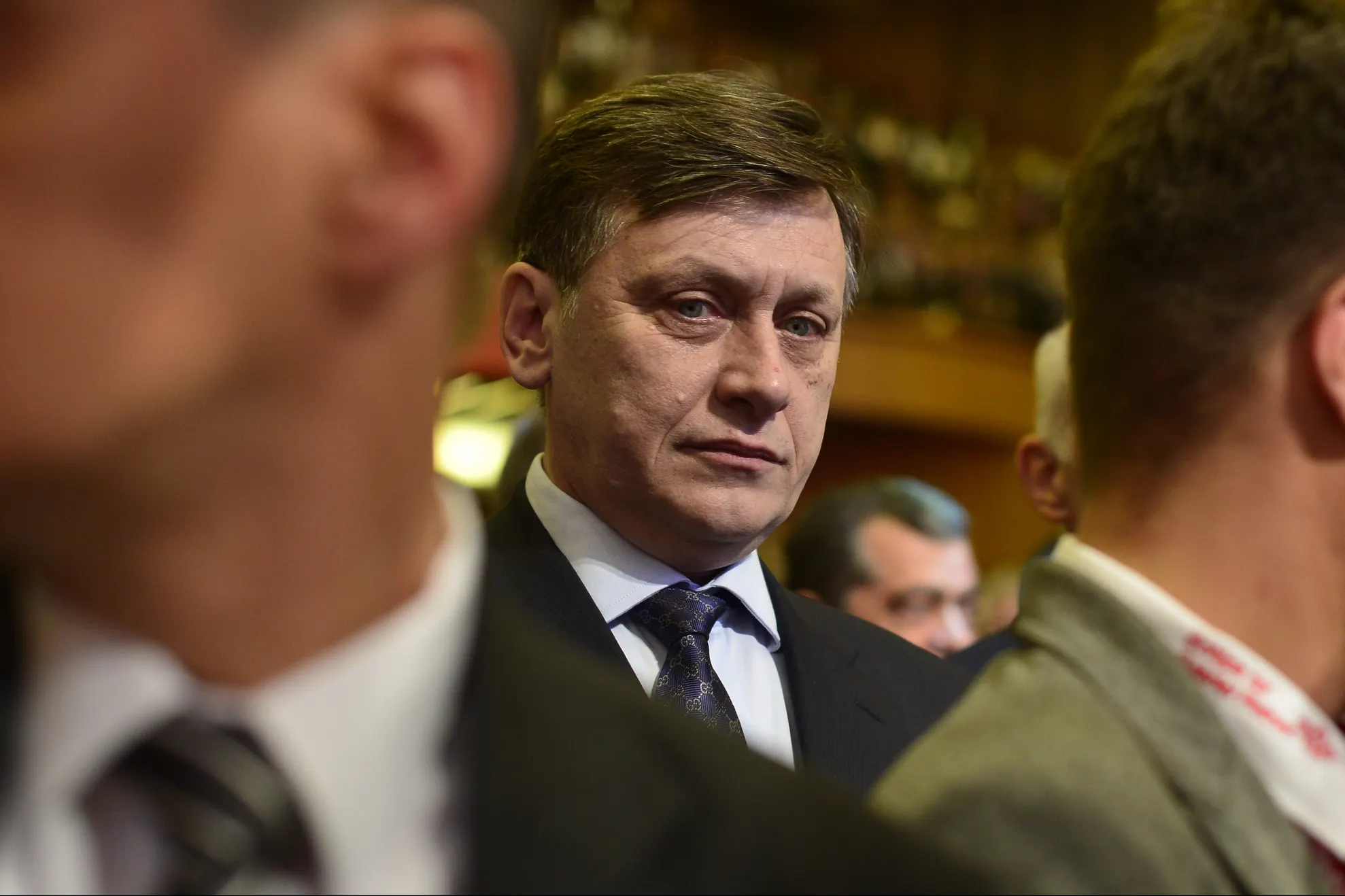 Antonescu: Nu am motiv să mă cramponez de funcţia de la Senat, să fac spectacole ca Geoană