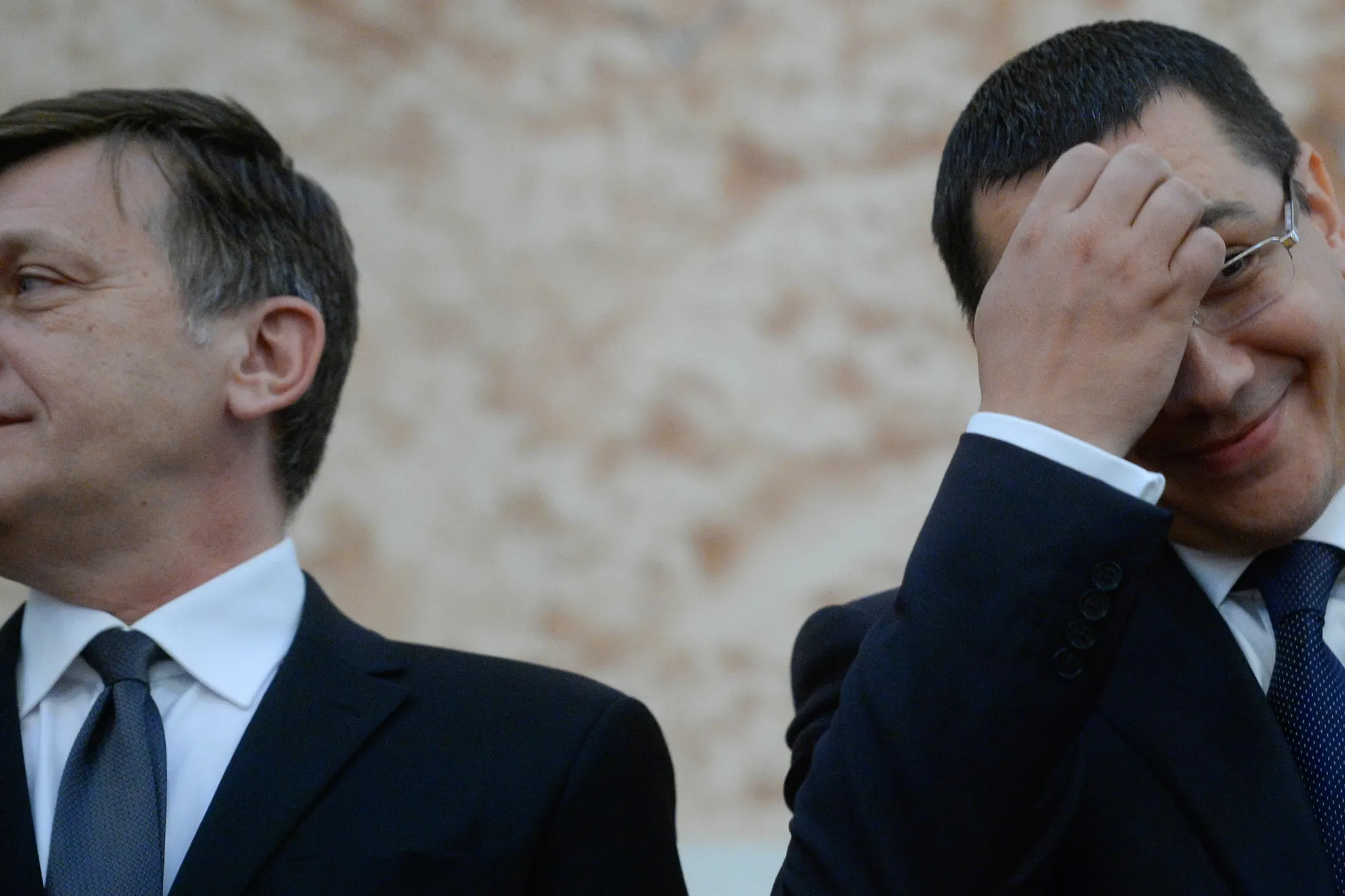 PONTA: Sper că PNL RĂMÂNE! USD nu va cere SCHIMBAREA lui ANTONESCU de la Senat