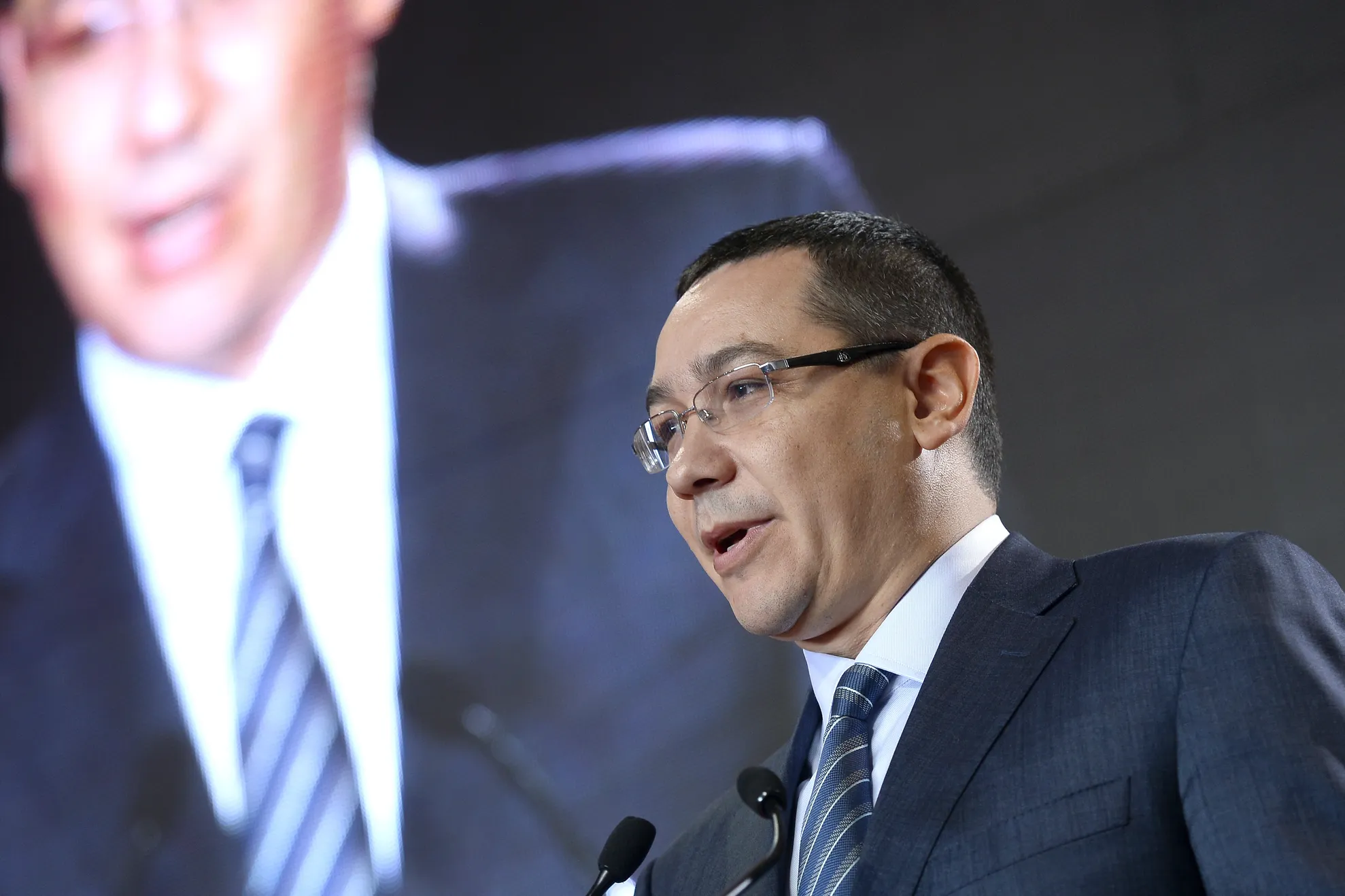 PONTA, despre ATACUL lui Băsescu la BNR: Vorbeşte tâmpenii! Din fericire, nu îl ia nimeni în serios