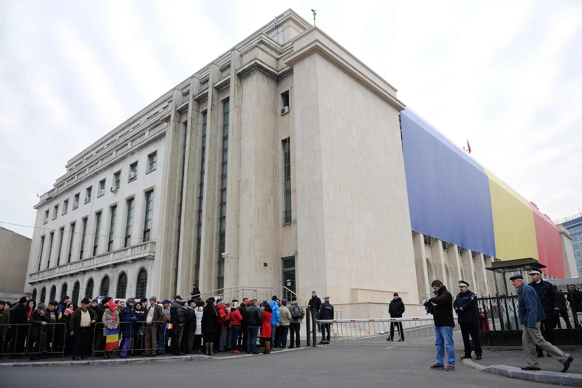 ROMÂNIA, după Revoluţie: 180 de miniştri, SCHIMBAŢI în 24 de ani 