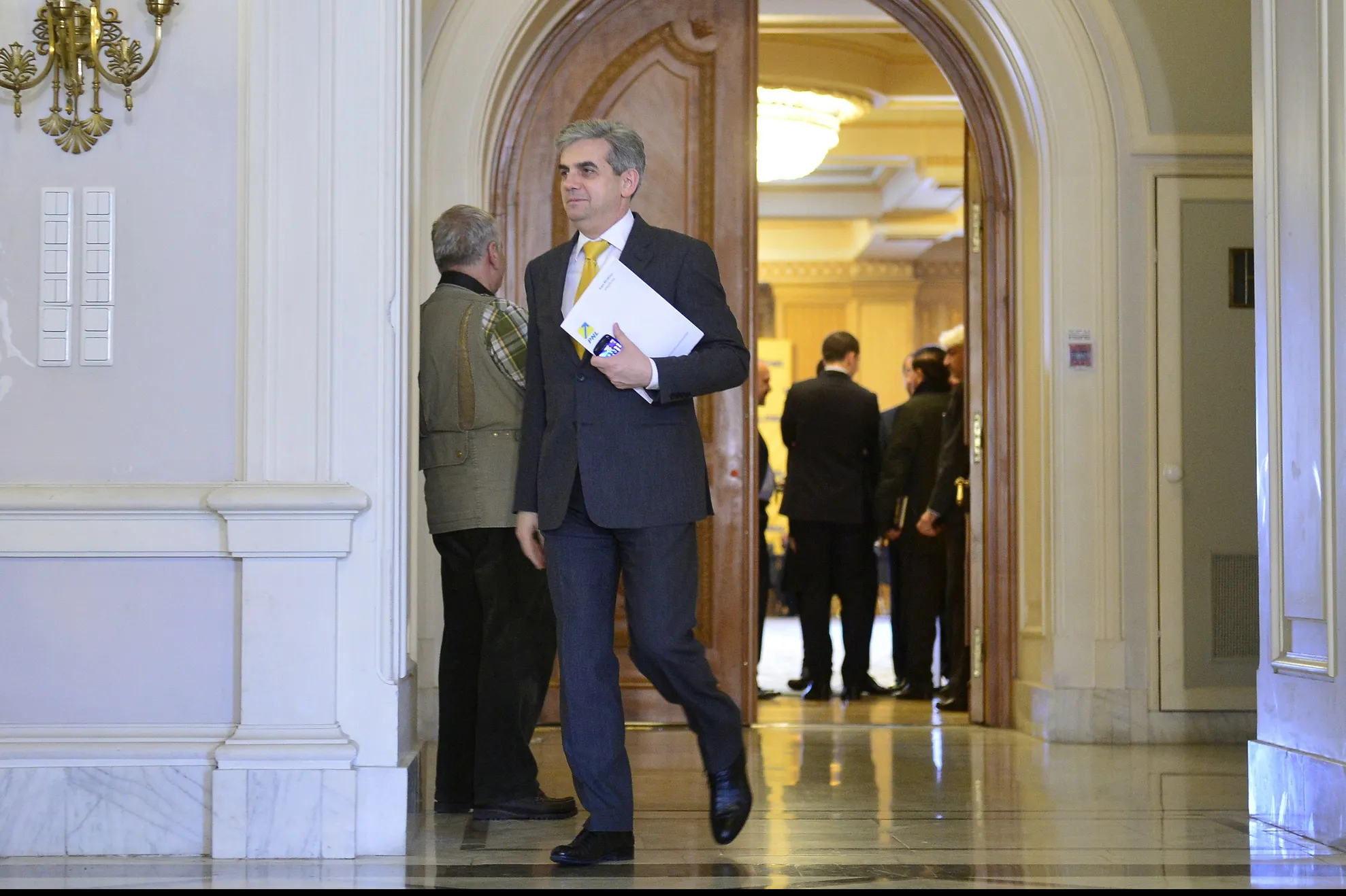 EUGEN NICOLAESCU, posibil viitor ministru de Finanţe - surse