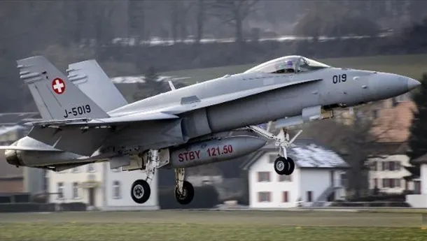 AVION DETURNAT: Forţele aeriene elveţiene nu au intervenit deoarece erau în afara programului