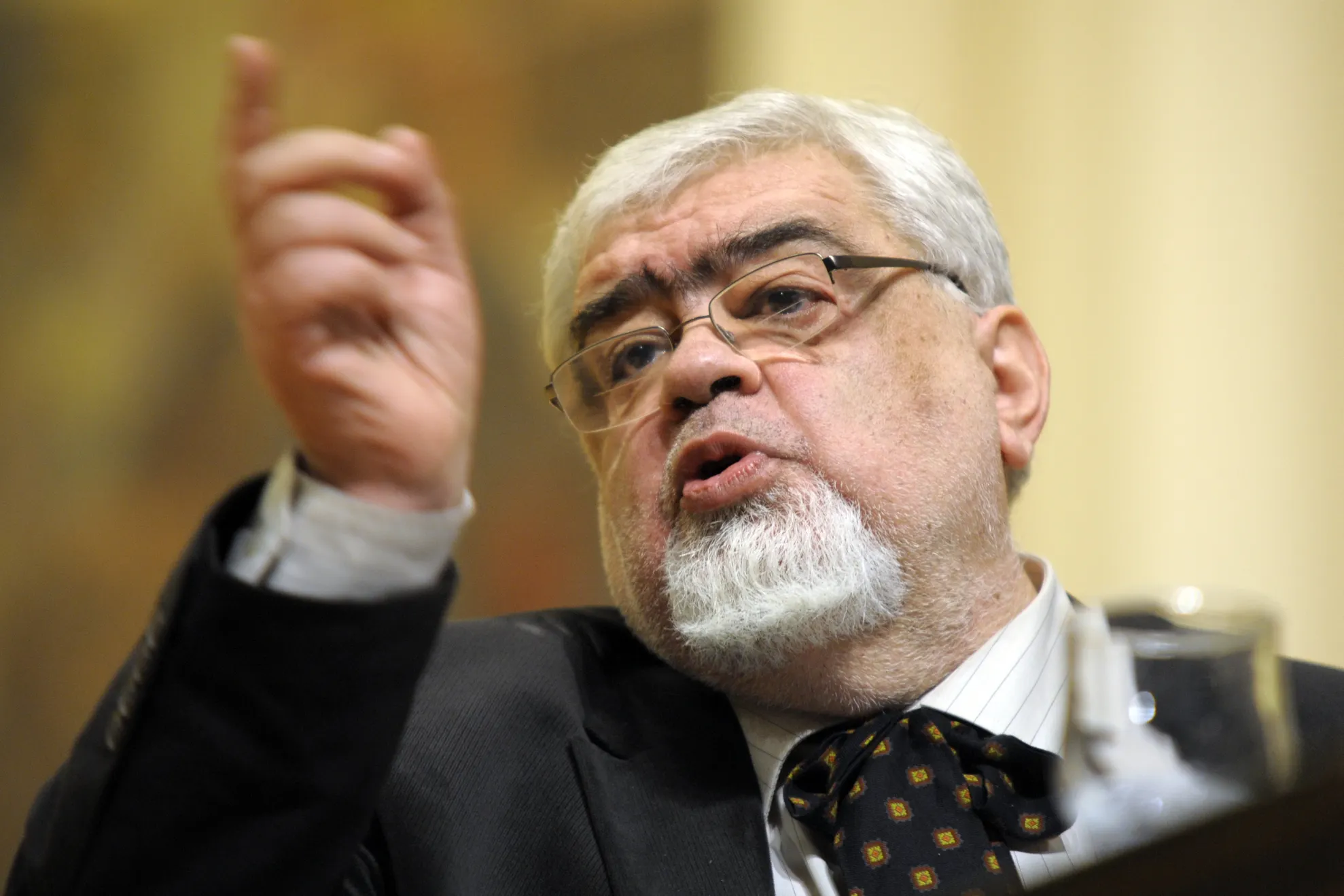 ANDREI PLEŞU despre clasa politică: Ponta elaborează legi ca să-i dea un cap în gură lui Băsescu