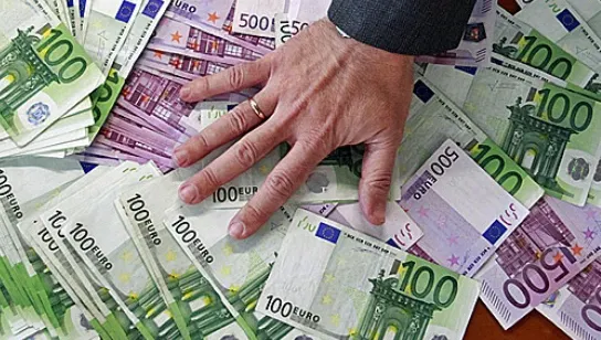 Austria, Elveţia şi Liechtenstein îngheaţă conturile bancare ale foştilor lideri ucraineni