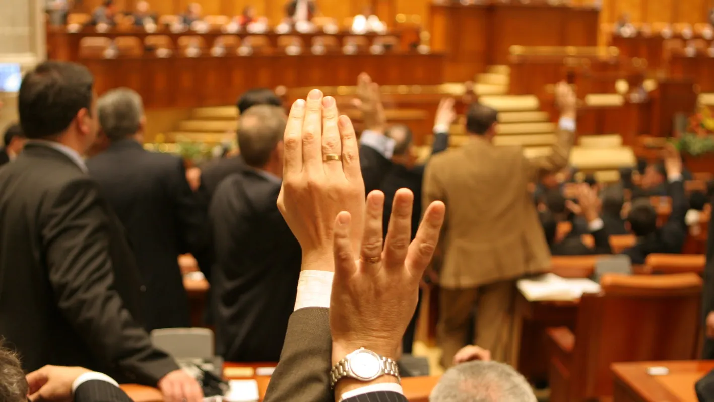 Tişe: Membrii USL din Comisia Juridică a Camerei să demisioneze după votul în cazul COSMA