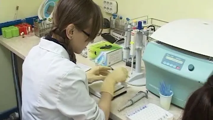 CANCERUL, TRATAT CU AUR: Testele revoluţionare ale cercetătorilor clujeni