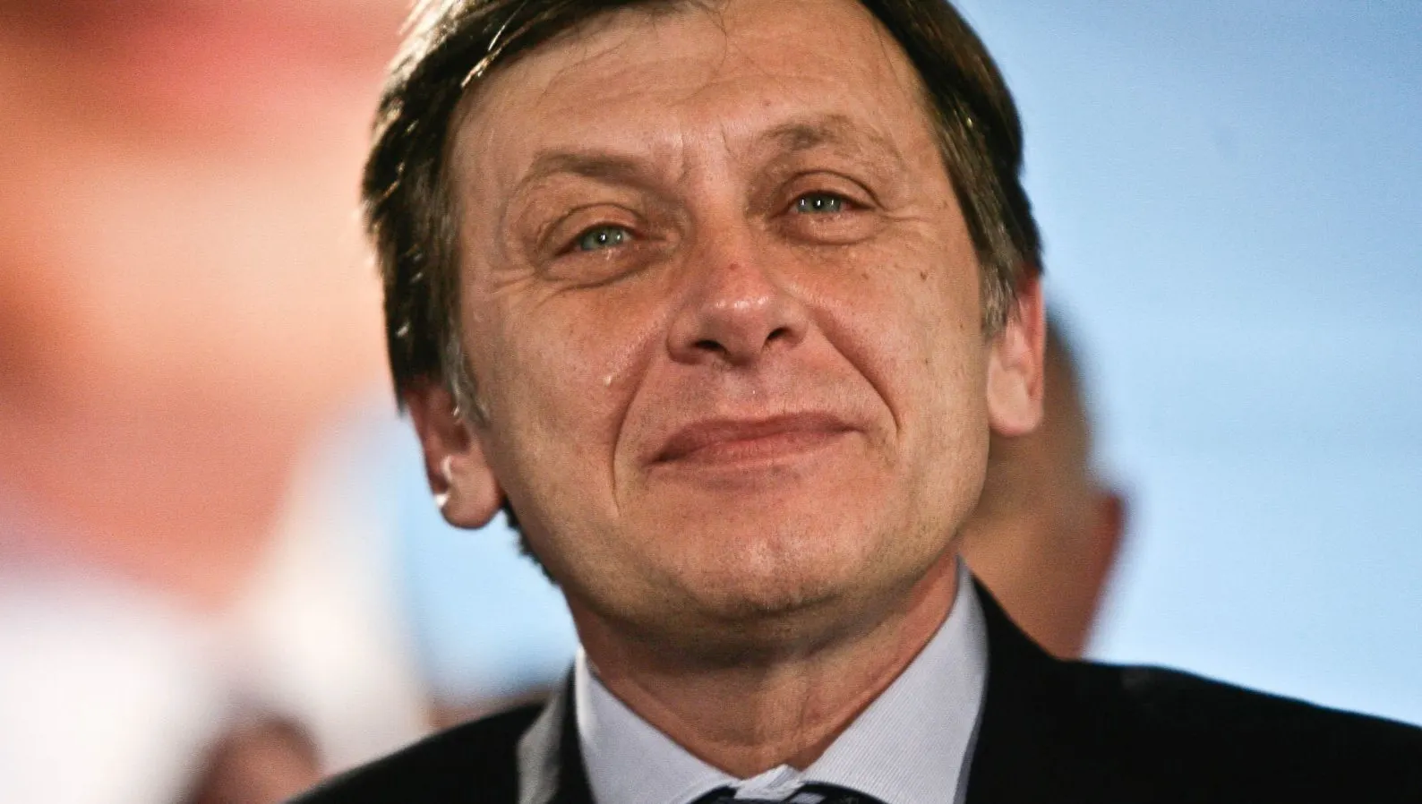 "CRIN ANTONESCU îmi aminteşte de TRAIAN BĂSESCU tânăr", spune ION CRISTOIU