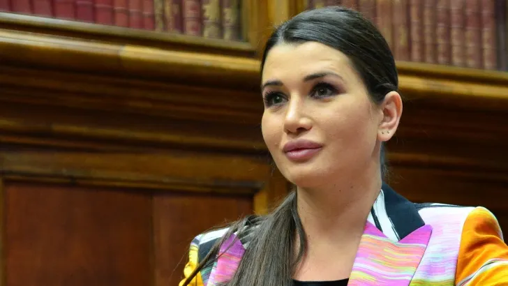 EBA: Ponta şi ai săi să bage la cap că UE ne sancţionează dacă îi vor apăra pe corupţi
