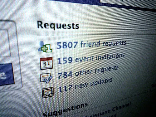 TRISTUL ADEVĂR despre PERSOANELE cu cei mai mulţi prieteni pe Facebook