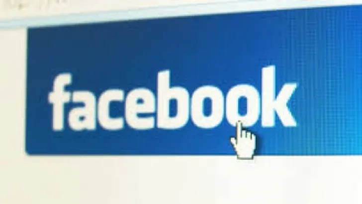 FACEBOOK închide adresele de email