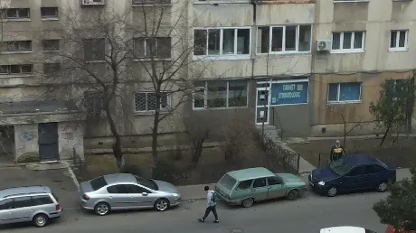 MARTOR OCULAR. Oamenii sunt revoltaţi. Şi-a parcat maşina în mijlocul drumului