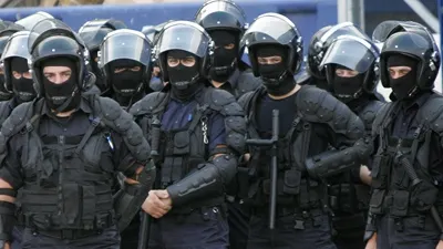 Primele sancţiuni după incidentele de pe Arena Naţională: amenzi şi interdicţii de acces pe stadion