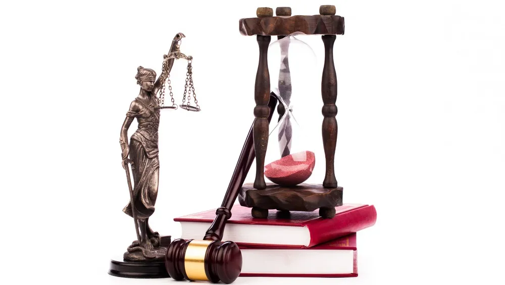 BANII NU ADUC FERICIREA. Cinci din primii zece cei mai bogaţi români au probleme cu justiţia