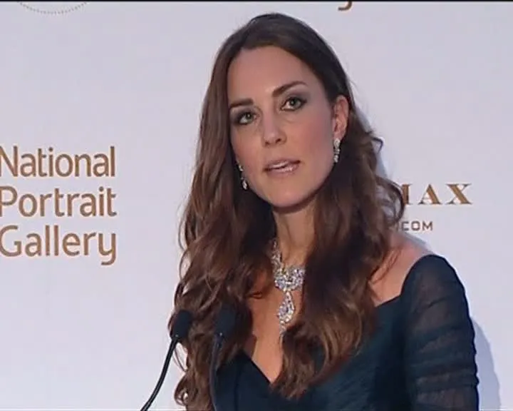 Kate Middleton, STRĂLUCITOARE la prima ieşire după vacanţa în Caraibe, cu un COLIER ÎMPRUMUTAT