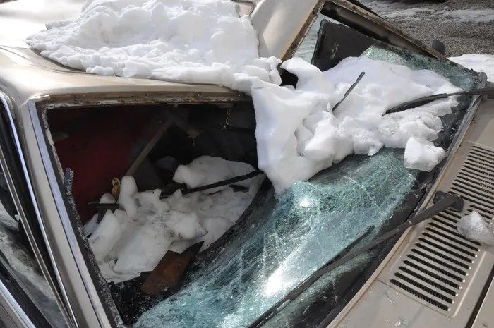 ŞOFERI DISPERAŢI, după ce maşinile lor au fost DISTRUSE DE ZAPADĂ: "A CUI ESTE VINA?"