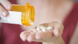 MEDICUL a insistat să-şi ia MEDICAMENTELE, iar ce s-a întâmplat pe urmă depăşeşte orice imaginaţie