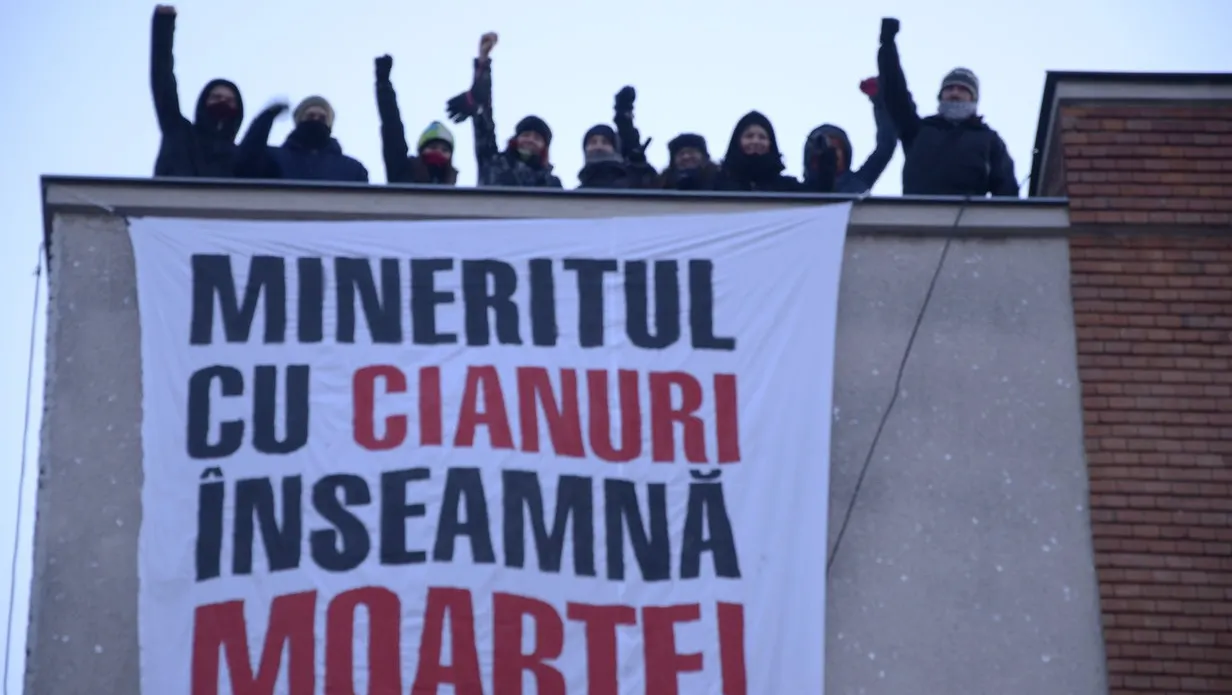 Sediul Minvest Deva a fost ocupat de activiştii ANTI-CIANURĂ