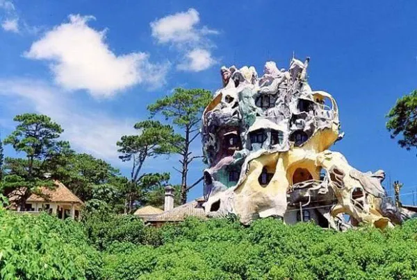 Casa Nebună din Vietnam – una dintre cele mai BIZARE construcţii din întreaga lume