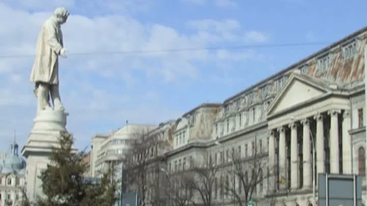 Borduri, panseluţe şi fântâni muzicale. Pe ce mai cheltuiesc BANII PRIMARII din România