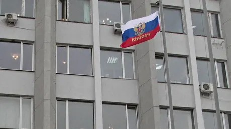 UCRAINA. Drapelul Rusiei, arborat pe clădirea Parlamentului din Crimeea
