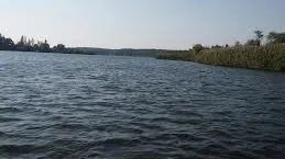 Trei bărbaţi, la un pas de tragedie, după ce gheaţa de pe lacul Snagov a cedat
