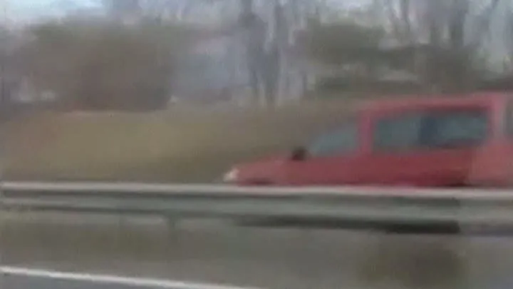 TERIBILISM: şofer filmat circulând pe CONTRASENS câţiva zeci de km.Ce l-a aşteptat la finalul cursei