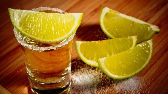 Cum au uitat românii de criză: au băut tequila