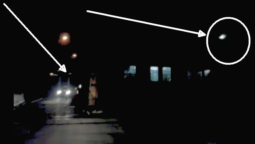 Situaţie neobişnuită surprinsă de un şofer la o trecere la nivel cu calea ferată