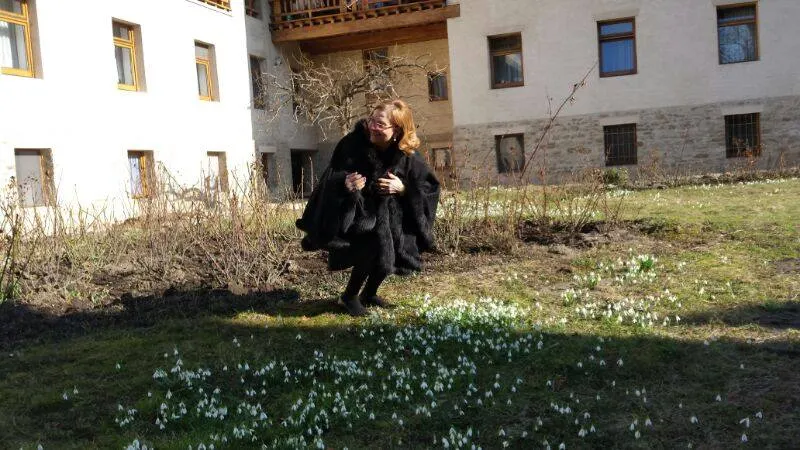 MARIA GRAPINI, în vizită la Mânăstire. IMAGINEA cu care şi-a NEDUMERIT fanii