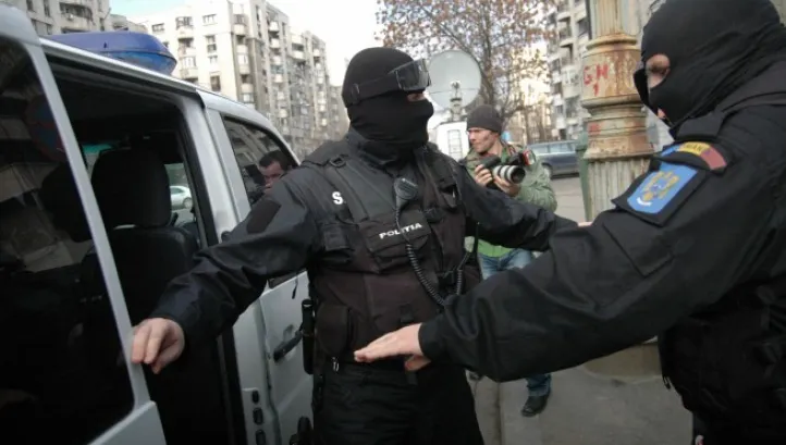 Ilfov: Percheziţii în Sinteşti, la persoane suspectate de furturi din locuinţe şi tâlhării