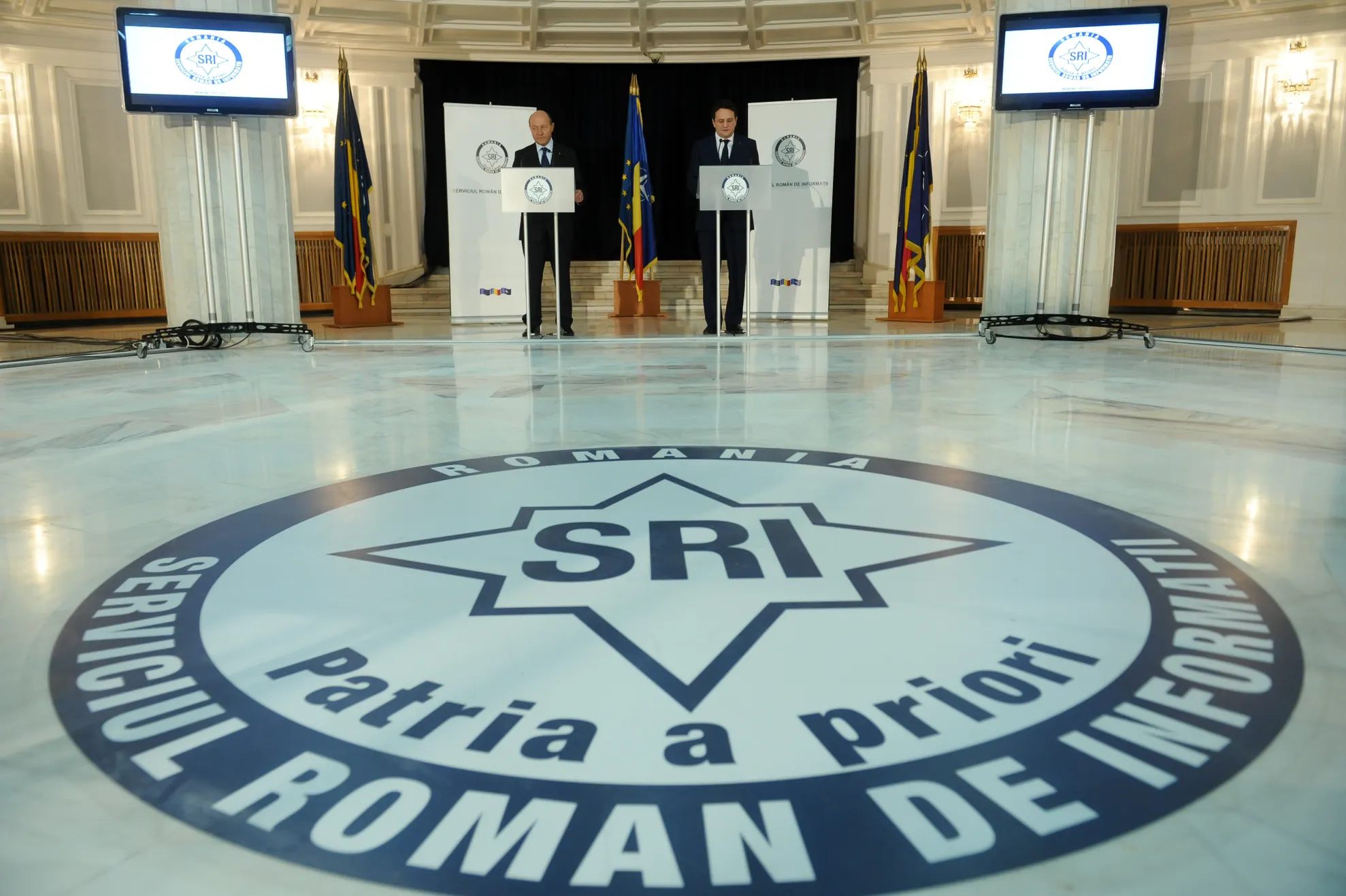 Băsescu, la bilanţul SRI: Performanţe, unde nu intervine politicul.Lăsaţi profesioniştii să lucreze!