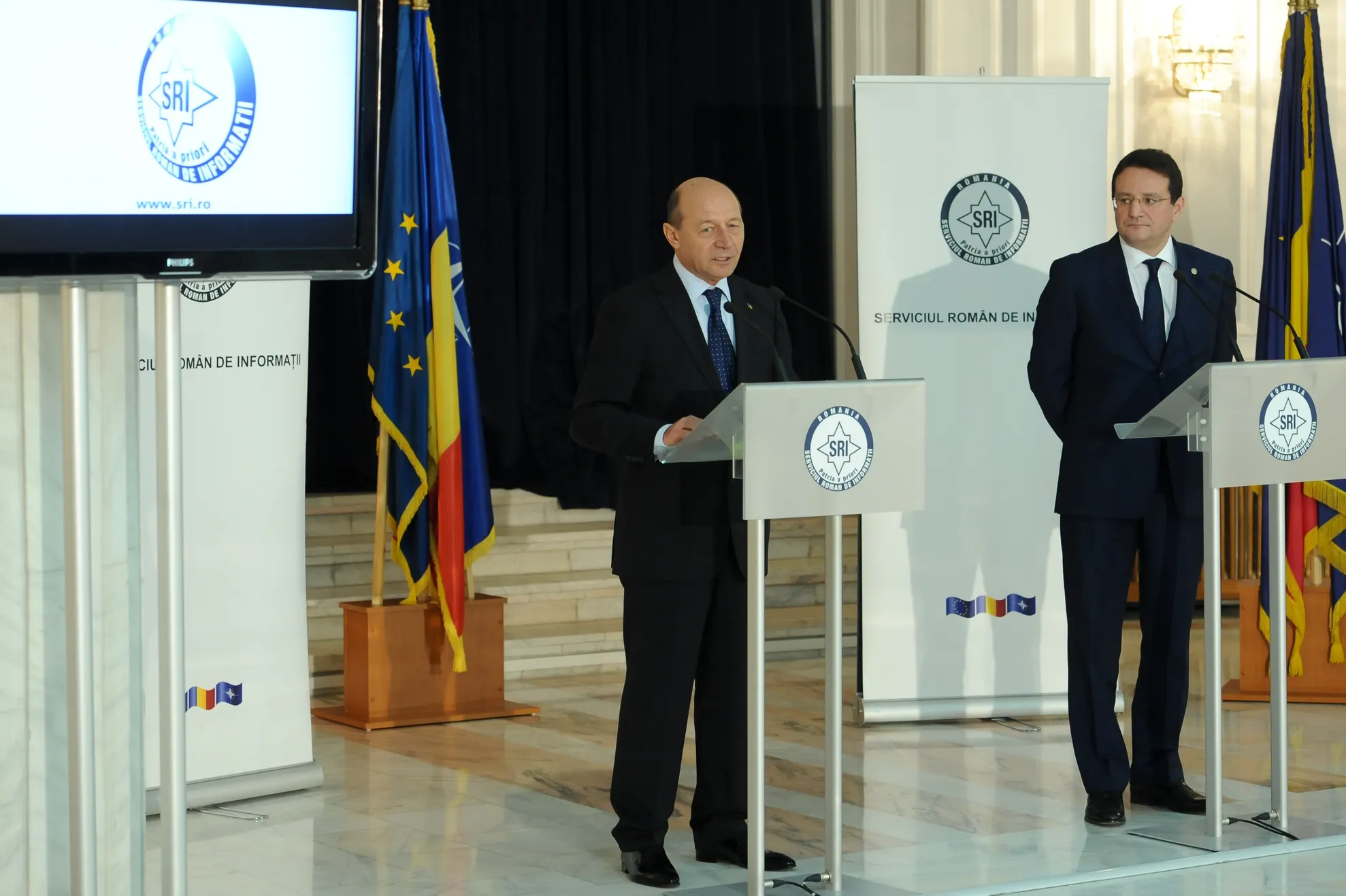 Băsescu: SRI, un club de oameni serioşi, nu a mai "beneficiat" de influenţa partidelor
