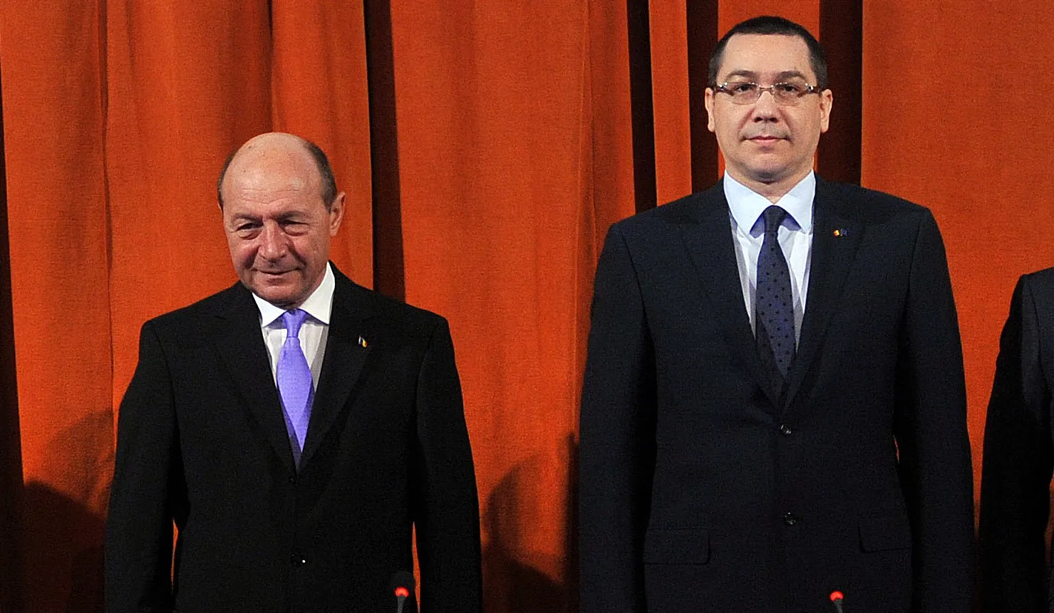 Băsescu şi Ponta, unul lângă altul. ION CRISTOIU: "Ştiţi ce a făcut premierul seara?"