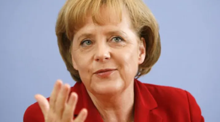 KREMLINUL: Putin şi Merkel, satisfăcuţi de trimiterea unei misiuni OSCE în Ucraina
