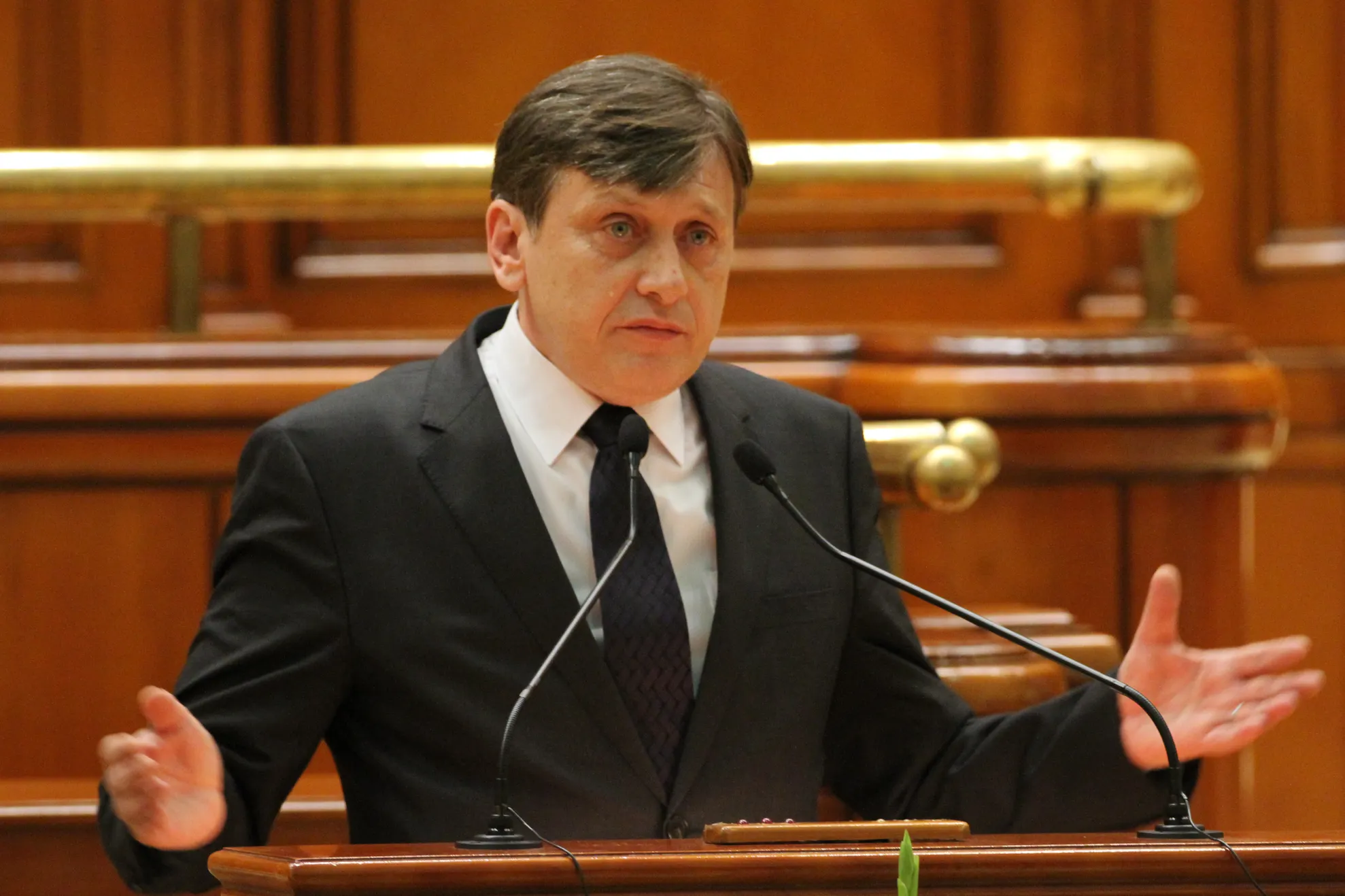 Antonescu: PNL va avea un candidat la preşedinţia Senatului