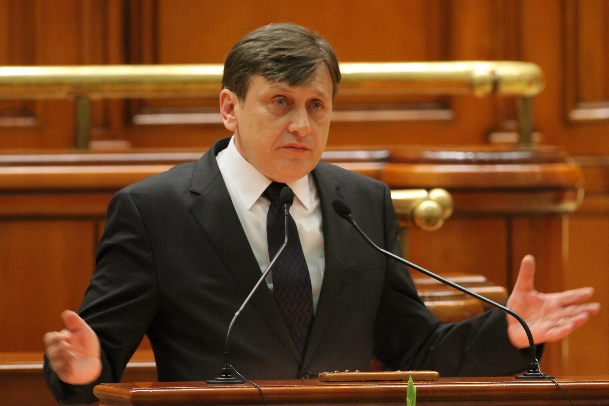 Antonescu, ATAC LA PONTA: PNL nu va da votul unui guvern reformulat, deşi nu se încalcă Constituţia 