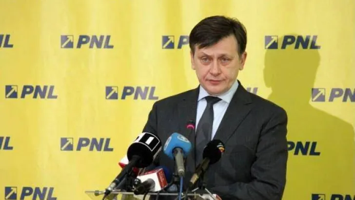Antonescu: După simulacrul, gluma, de azi din Parlament, mi se pare neserios să mai depunem moţiune