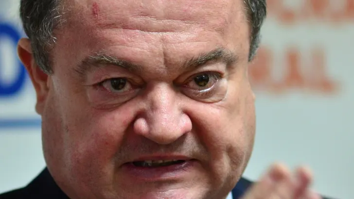 Blaga despre absenţa lui Boc de la miting: Să-i dea Dumnezeu sănătate;se simte foarte bine unde este
