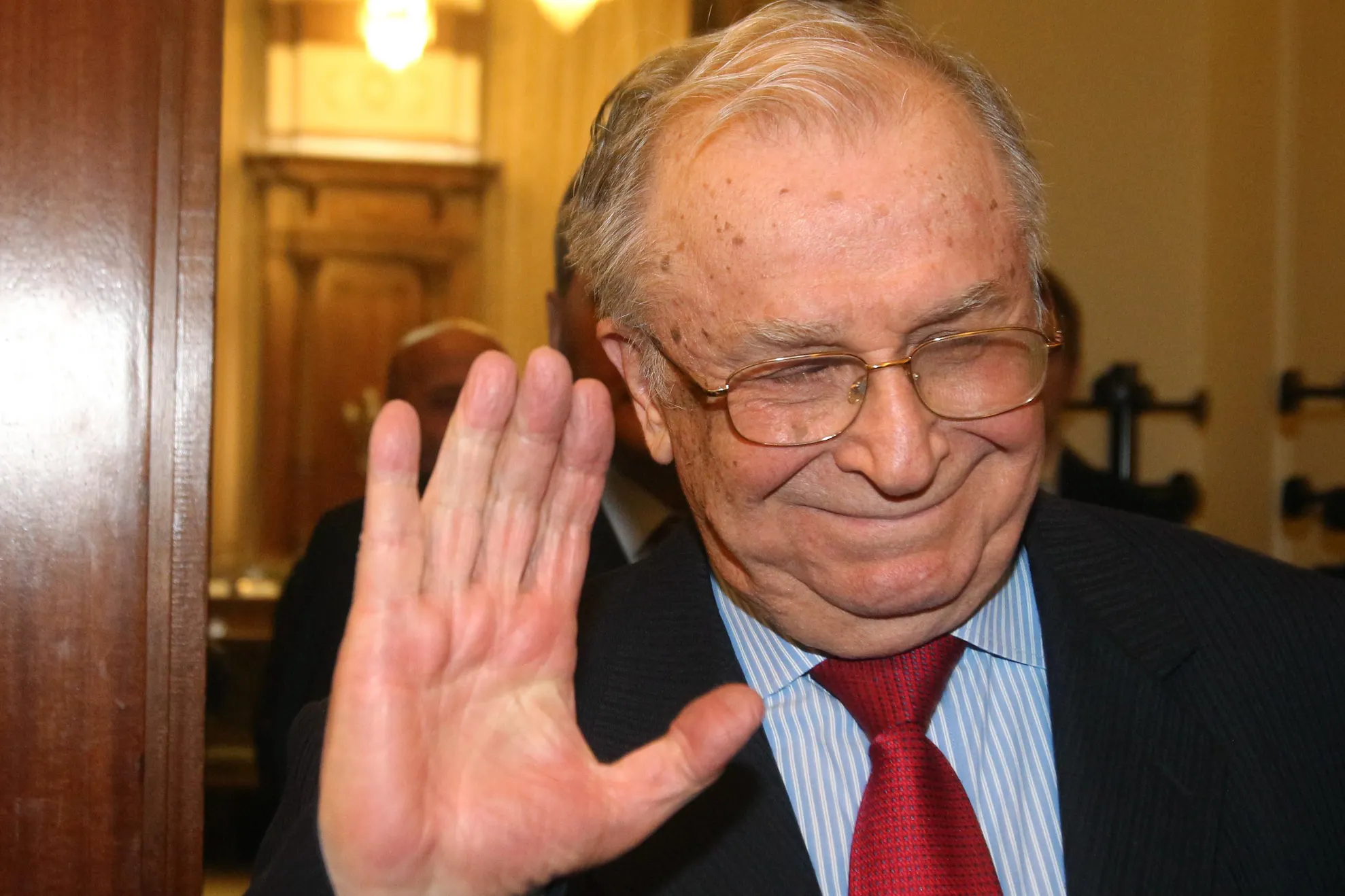 ION ILIESCU împlineşte 84 de ani