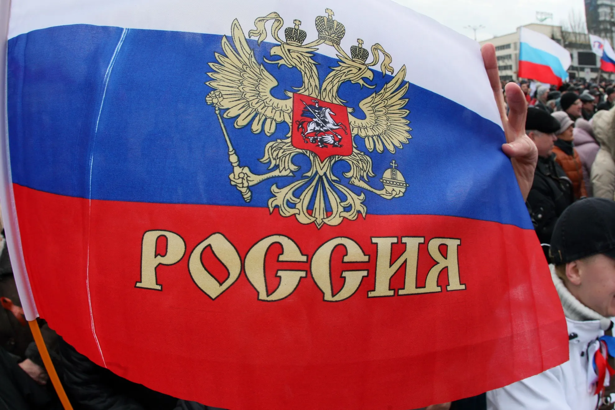 Ucraina introduce vize de călătorie pentru cetăţenii ruşi