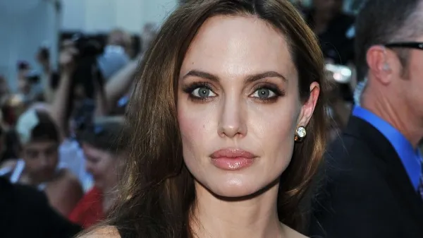 Angelina Jolie: Sunt fericită că am luat această decizie!