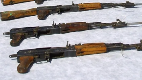 MILITARII ucraineni din Crimeea, AUTORIZAŢI să folosească ARMELE