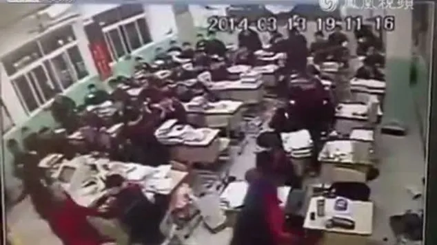 Gestul șocant făcut de un elev în sala de clasă. Colegii săi sunt îngroziți