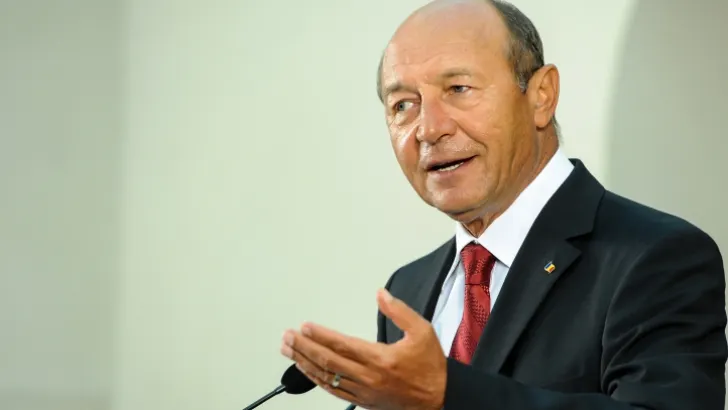 CCR: Băsescu NU a încălcat Constituţia. Nu a existat conflict între Guvern şi Preşedinţie