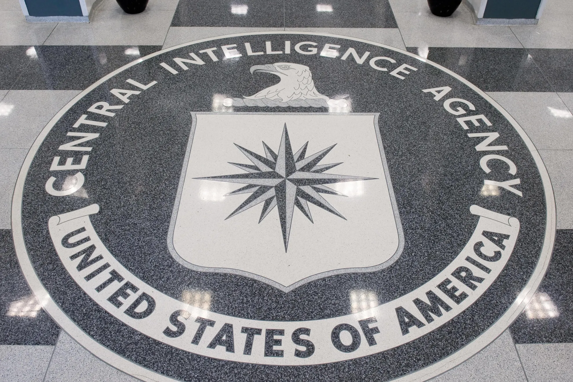 CIA, acuzată că a accesat ilegat calculatoarele Senatului SUA. Directorul Agenţiei neagă