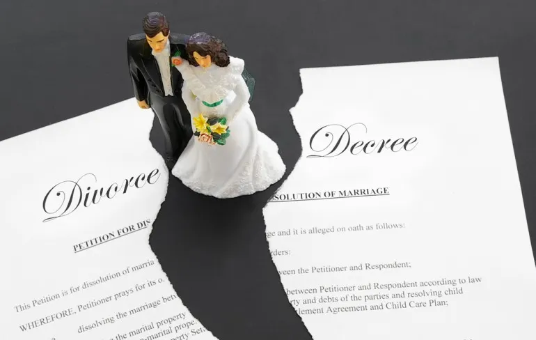 O nouă modă face furori în SUA: Divorțul prin telefon