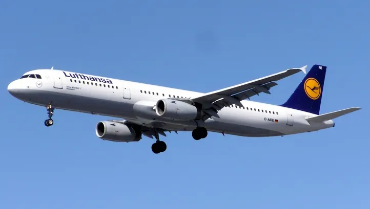 GREVĂ LA LUFTHANSA: 3.800 de zboruri, ANULATE