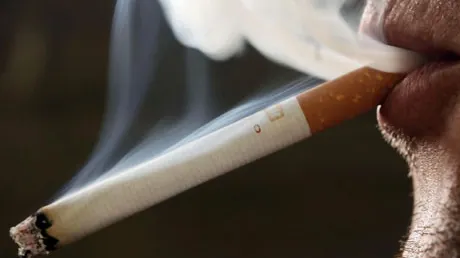 Guvernul INTERZICE practica comercială a vânzărilor cu prime pentru tutun şi alcool