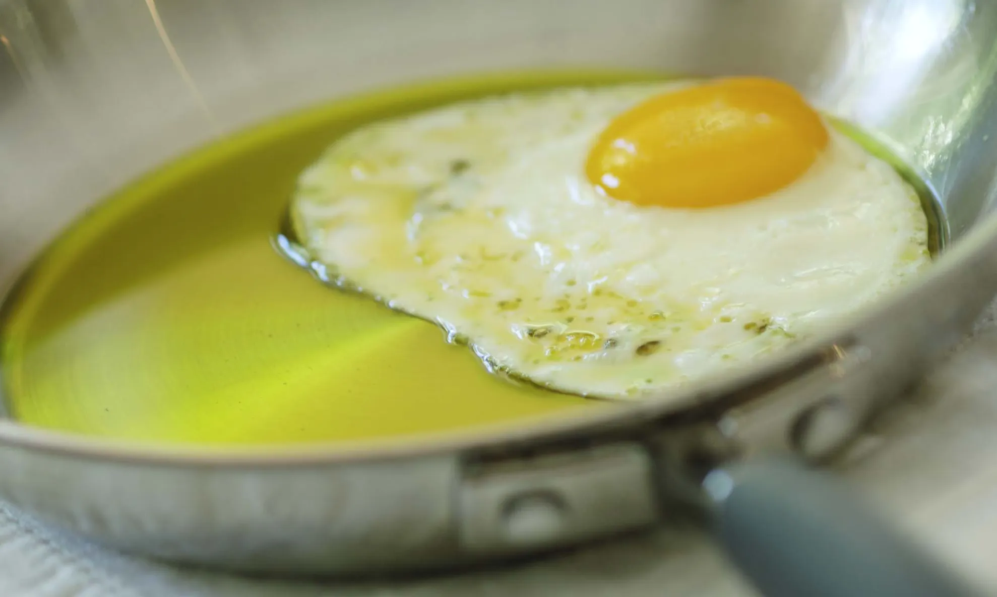 Un nou motiv să EVITĂM alimentele prăjite