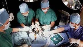 CHIRURGIE EXTREMĂ. Un pacient aproape că a fost MUTILAT PENTRU A FI SALVAT DE CANCER 